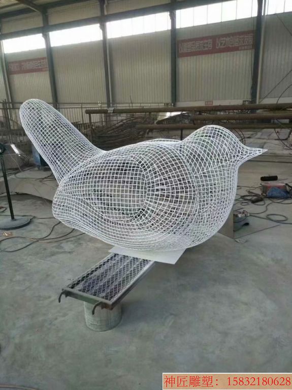 不锈钢镂空鸟雕塑